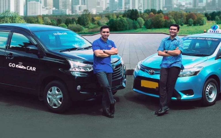 Blue Bird dan Go-Jek, Dari Berkompetisi Kini Jadi Berkolaborasi
