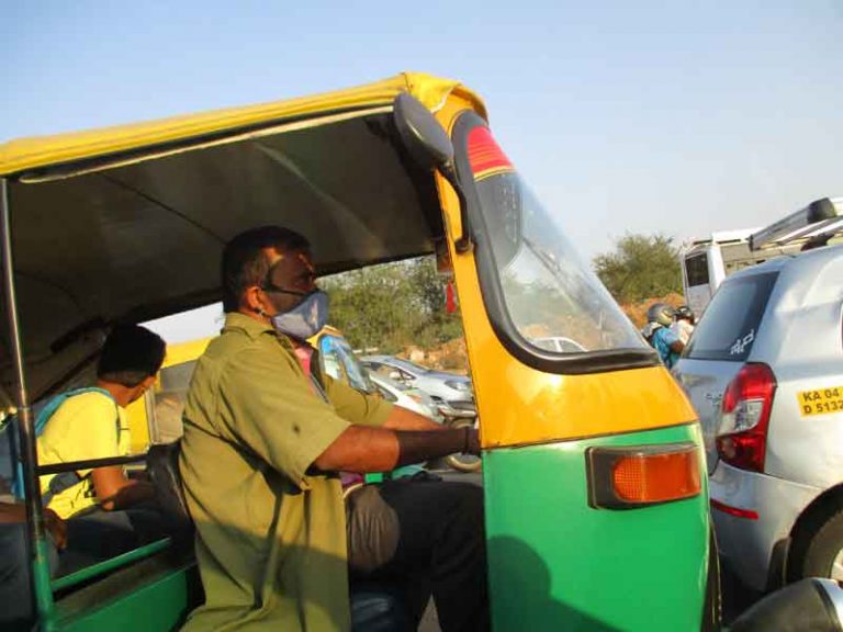 Jajal Tuk Tuk, “Bajaj” dengan Argometer di Bangalore, India