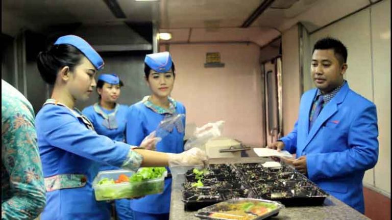 Jadwal Perjalanan Terencana, Pesan Makanan Pun via Online