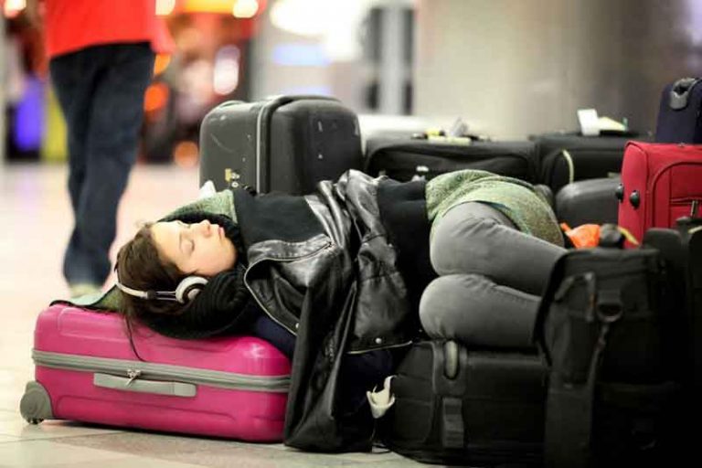 Terpaksa Menginap di Bandara? Siapa Takut!