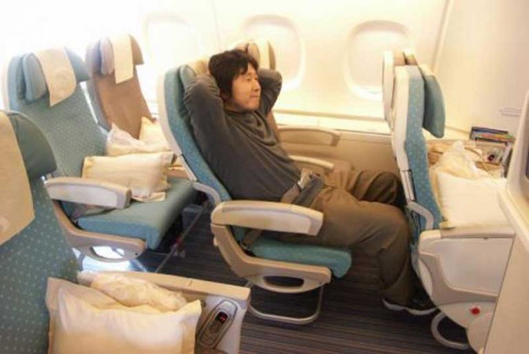 Ada 9 Hal dari Penumpang Yang Tak Disukai Oleh Awak Kabin