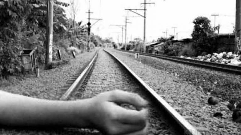 Duh! Orang-orang ini Tewas Karena Selfie di Rel Kereta