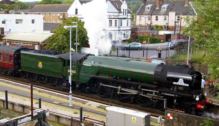Lokomotif Uap Teranyar Inggris Tembus Kecepatan 161 Km Per Jam