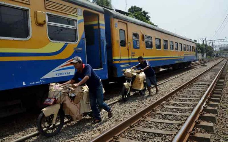 Kirim Motor Lewat Kereta, Baca Dulu Tipsnya!