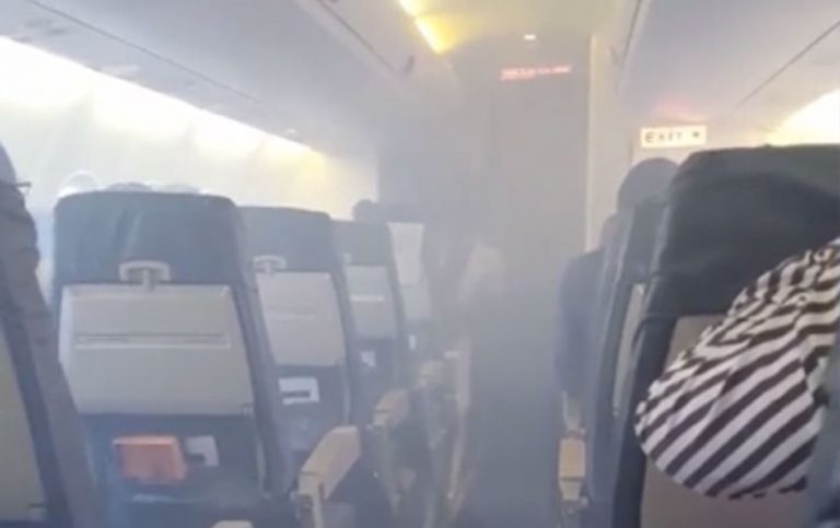 Asap Penuhi Kabin Aero Contractors, 53 Penumpang Selamat