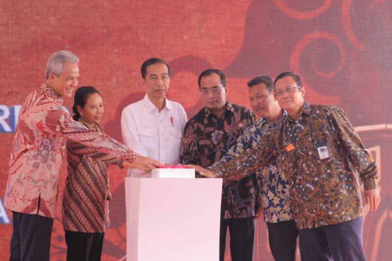 Ditargetkan Rampung di 2018, Presiden Jokowi Lakukan Ground Breaking Kereta Bandara di Solo Ditargetkan Rampung di 2018, Presiden Jokowi Lakukan Ground Breaking Kereta Bandara di Solo