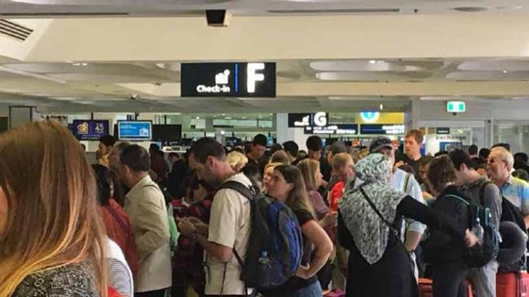 Koneksi Data Bermasalah, Ribuan Penumpang di Australia Lakukan Cek Paspor Manual