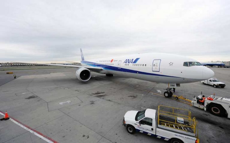 Terlibat Adu Jotos di Dalam Kabin, Penumpang Ini Terpaksa Diturunkan