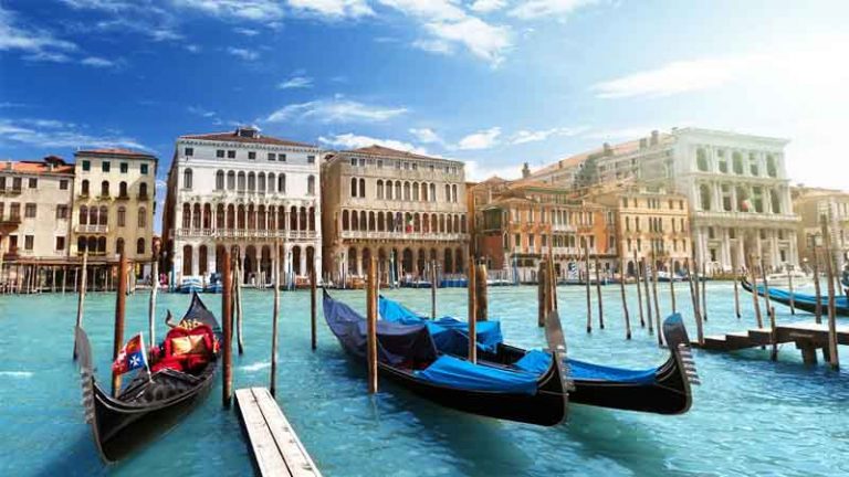 Jadi Lambang Cinta Abadi, Gondola Tak Pernah Berganti Warna