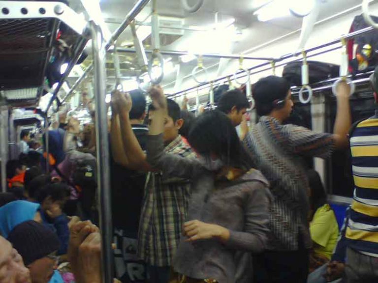 Antisipasi Pelecehan Seksual di KRL, Ikuti Tips Berikut Ini