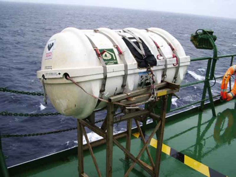 Mengenal Inflatable Liferaft, Sosok Tabung Berwarna Putih di Geladak Kapal