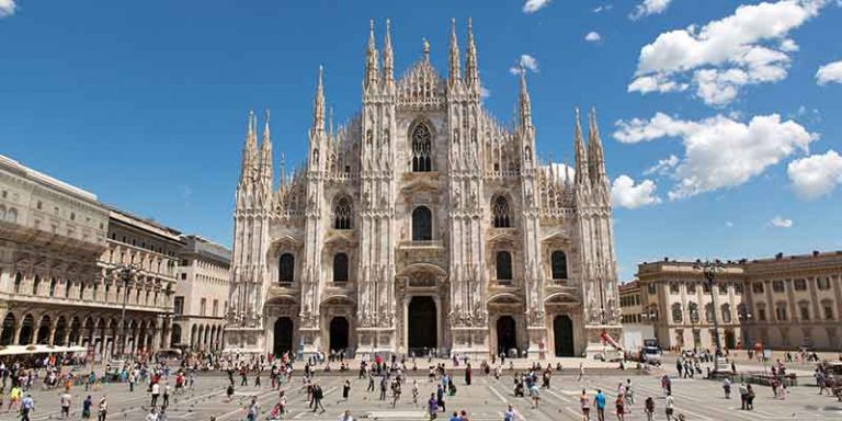Italia (3): Akhirnya, Menatap Langsung Piazza Duomo di Milan