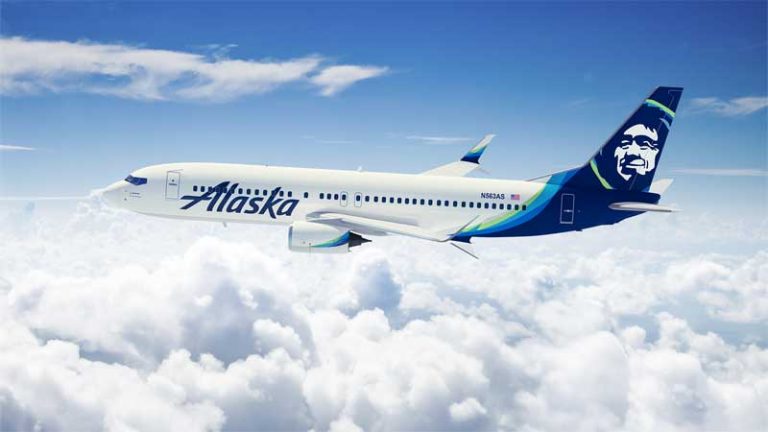 Ngotot Merokok di Dalam Kabin, Penumpang Alaska Airlines Dibekuk Petugas Keamanan