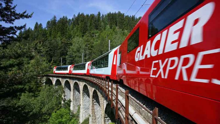 Glacier Express, Antarkan Anda Nikmati Indahnya Pemandangan Swiss