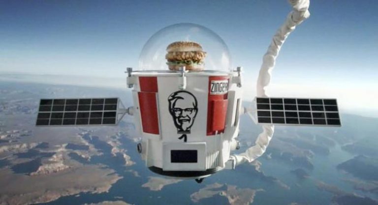 World View Terbangkan Sandwich KFC ke Stratosfer