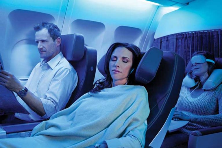 Banyak Minum Air Mineral Jadi Obat Manjur untuk Jetlag!