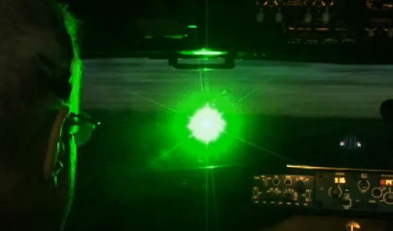 Green Laser Pointer 303, Teror Baru Untuk Dunia Aviasi
