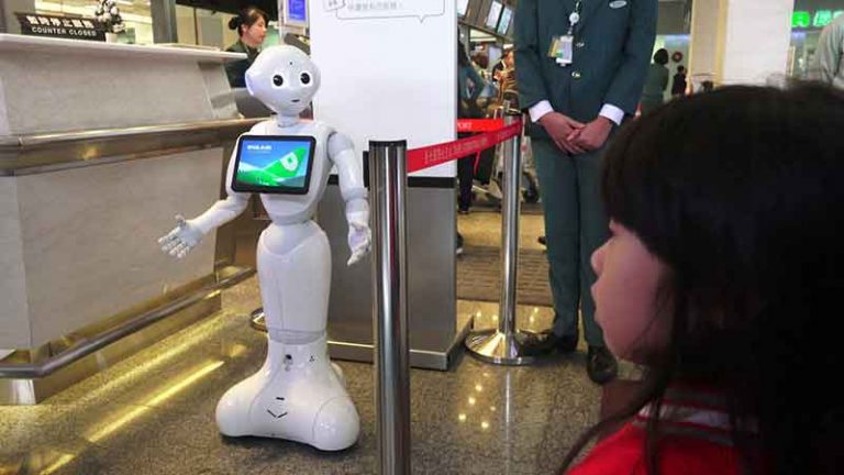 Pepper Robot, Bantu Check In Penumpang Eva Air