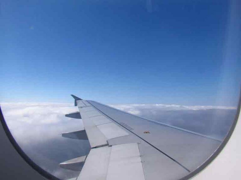 Saat Take Off and Landing, Penutup Jendela Pesawat Wajib Dibuka, Inilah Sebabnya!