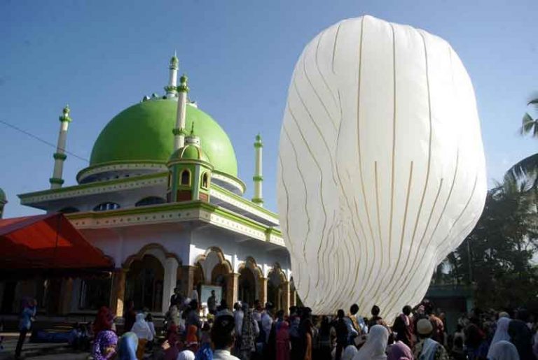 Terbangkan Balon Udara di Jawa Tengah, Tradisi Sejak Zaman Belanda