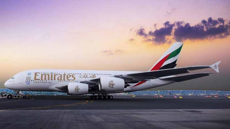 Maksimalkan Jaga Jarak, Emirates Tawarkan Penumpang Blokir Kursi, Segini Harganya