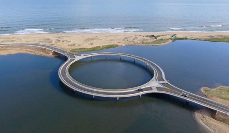 Circular Bridge di Uruguay Paksa Pengemudi Kurangi Laju Kendaraannya