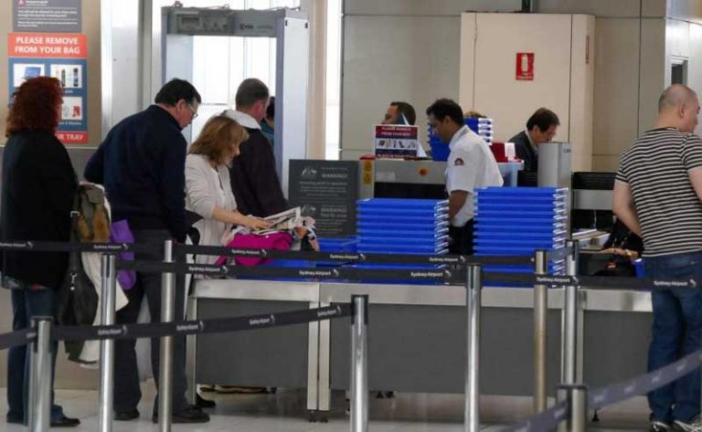 Bergurau Soal Bom, Penumpang Lion Air (Kembali) Digelandang Petugas Keamanan Bandara