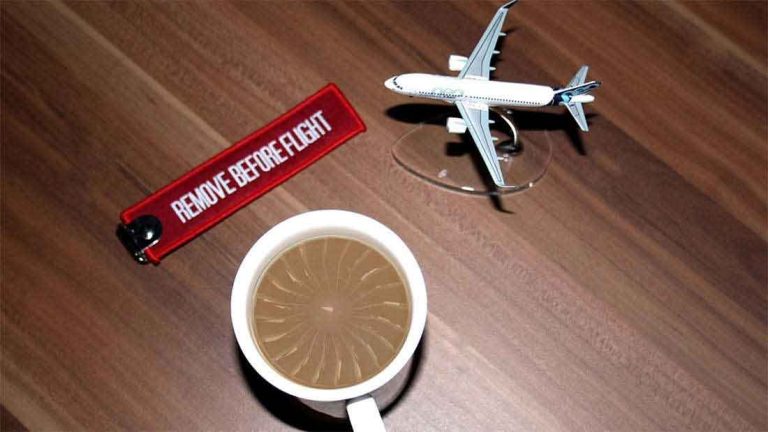 Teh dan Kopi Panas Tak Baik Dipesan Dalam Penerbangan? Ini Alasannya! Teh dan Kopi Panas Tak Baik Dipesan Dalam Penerbangan? Ini Alasannya!
