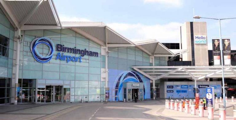 215 Penumpang Air Transat Tak Temukan Koper Saat Tiba di Birmingham