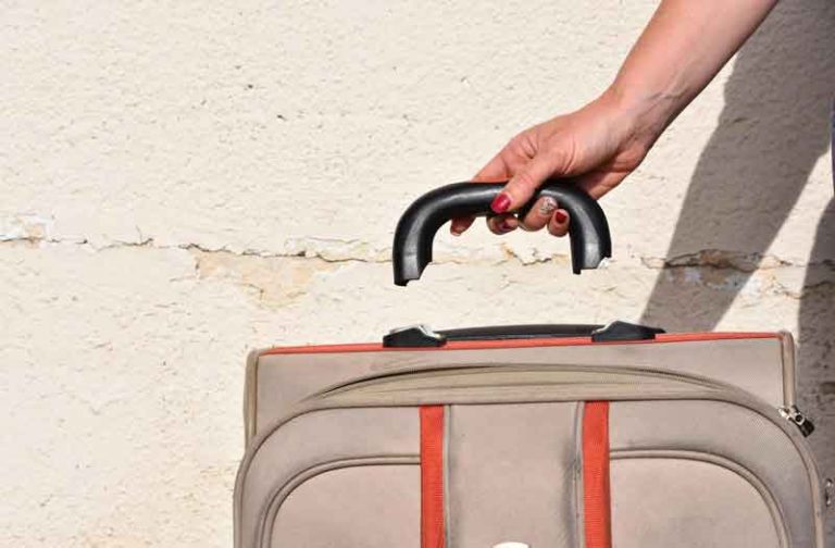 Tips – Sebelum Masuk ke Kargo Pesawat, Pastikan Koper Anda Cukup Kuat