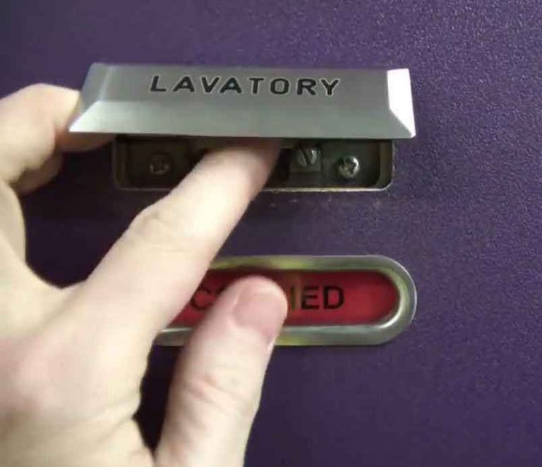 Sempit! Bilik Toilet Boeing 737 Max Hanya Berukuran 24 Inci