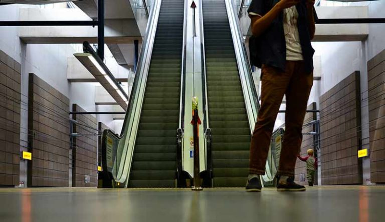 Laju Eskalator Stasiun Bawah Tanah Terlalu Kencang, Manula di Perth Kerap Jadi Korban