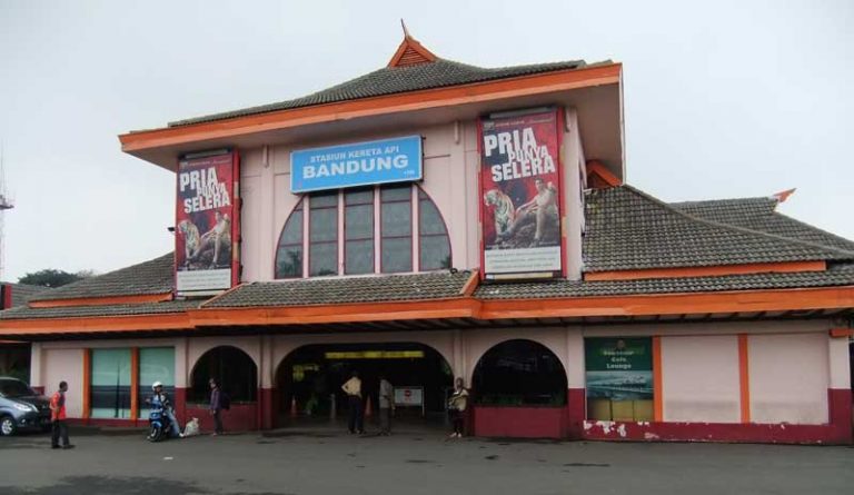 Stasiun Bandung, Gerbang Masuk Pelancong Yang Jadi Saksi Bisu Suburnya Tanah Priangan