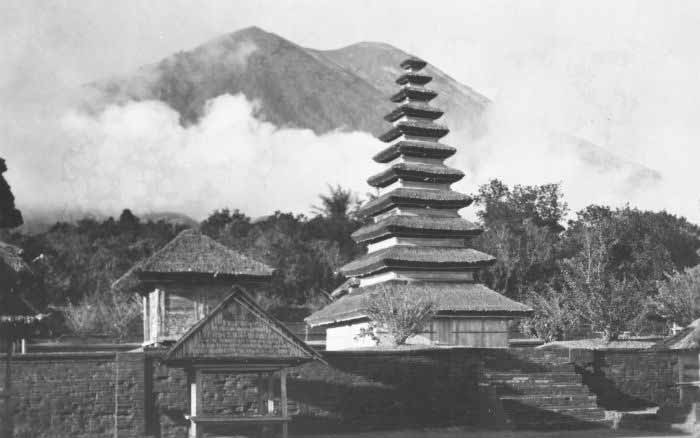 Operasional Bandara Ngurah Rai di Bawah Bayang-Bayang Erupsi Gunung Agung