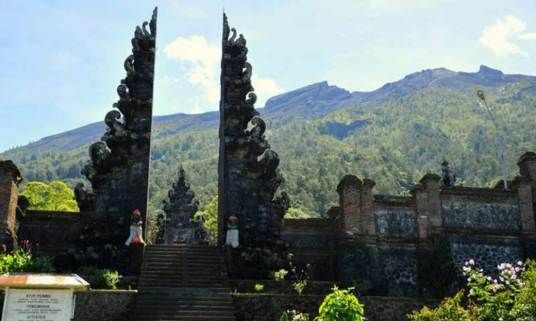 Gunung Agung Siap Erupsi, Apa Kabar Aktivitas Wisatawan di Bali?