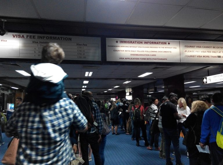 Mau Melancong? Yuk Intip Biaya Visa on Arrival Saat Tiba di Bandara Luar Negeri Mau Melancong? Yuk Intip Biaya Visa on Arrival Saat Tiba di Bandara Luar Negeri