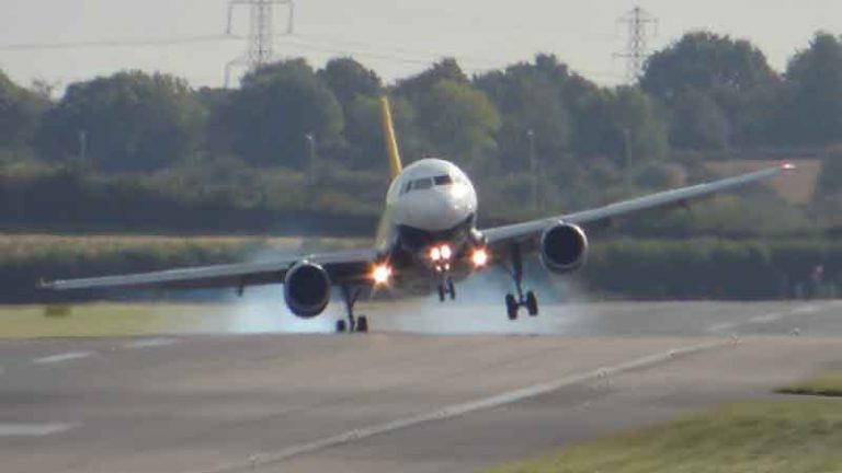 Crosswind, Terjangan Angin dari Samping, Juga Jadi Ancaman di Moda Darat