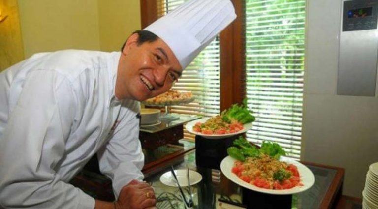 Chef Vindex Tengker, Sosok Dibalik Lezatnya Hidangan di Kabin Garuda Indonesia