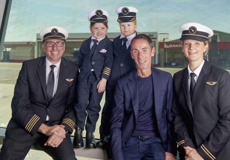 Hadirkan Seragam Mini, Qantas dan Emirates Harapkan Anak-Anak Cintai Profesi Awak Kabin