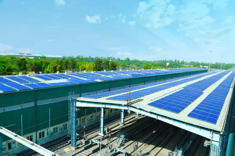 Tahun 2025, India Jamin 25 Persen Sumber Tenaga Kereta Berasal dari Energi Terbarukan