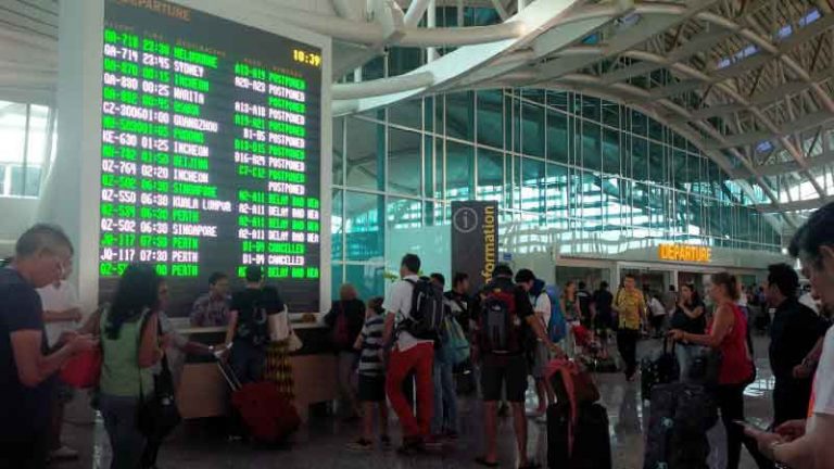 Ditutup 24 Jam Kedepan, Bandara Ngurah Rai Sementara Tak Layani Penumpang