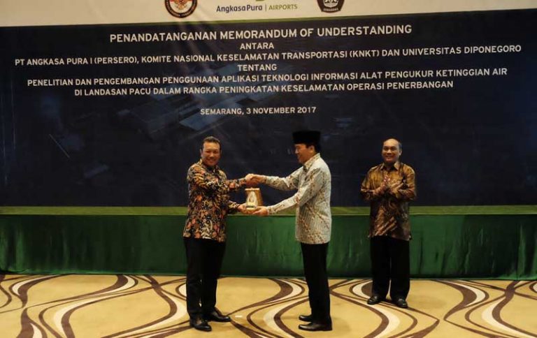 Angkasa Pura I Gandeng KNKT dan Undip Kembangkan Aplikasi Monitoring Ketinggian Air di Runway