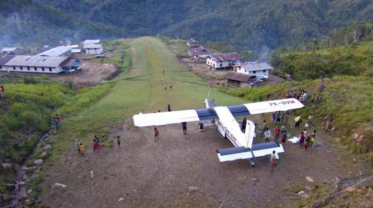 Landasan Udara Kegata, Bertengger di Atas Indahnya Pegunungan Papua