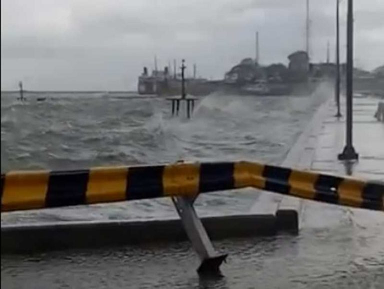Pelabuhan Merak Diterpa Cuaca Buruk, Penyeberangan Ferry Dihentikan Sementara