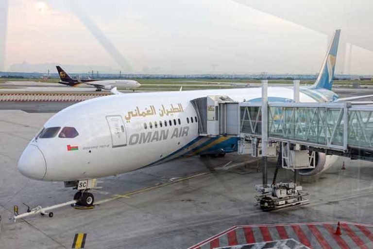 Kopilot Oman Air Lupa Bawa Lisensi Terbang, Pesawat Tertahan Lebih dari 2 Jam di New Delhi!