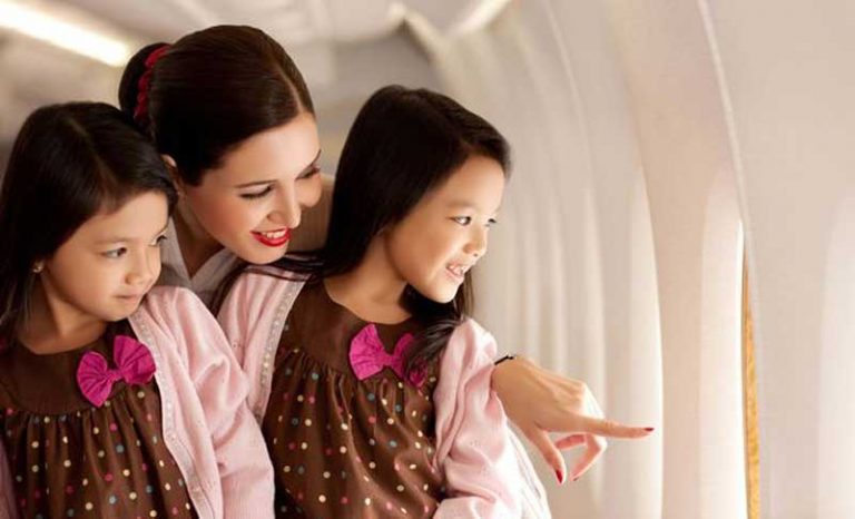 Jurus Awak Kabin Emirates Taklukan Si Kecil di Penerbangan Jarak Jauh