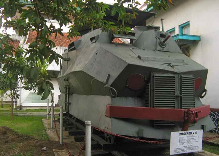 Pindad V-16, Vooridjer di Atas Rel Berlapis Baja Buatan Dalam Negeri