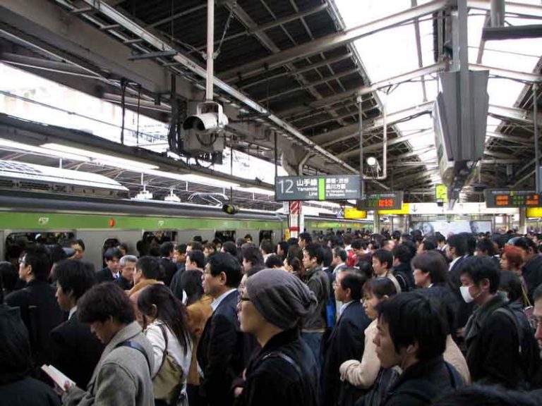 [Video] Bertahan di Padatnya Gerbong Komuter Memang Tak Mudah, Tips dari Tokyo Ini Bisa Jadi Rujukan