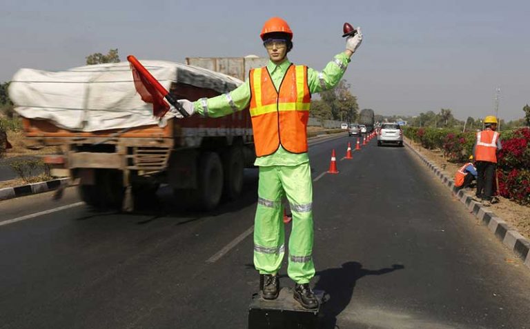 Perkenalkan Flagman, Robot Pengatur Lalu Lintas di India