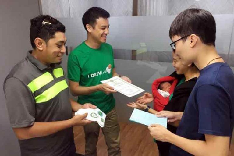 Bayi Perempuan Lahir di Grab, Orang Tua Diganjar Kupon S$8000